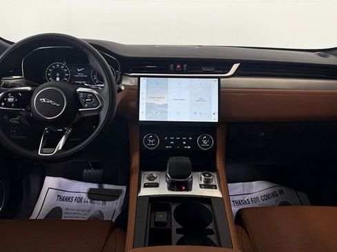 New 2025 Jaguar F-PACE R-Dynamic S image 23