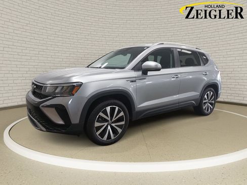 Used 2023 Volkswagen Taos SE w/ Panoramic Sunroof Package AWD/4WD image 1