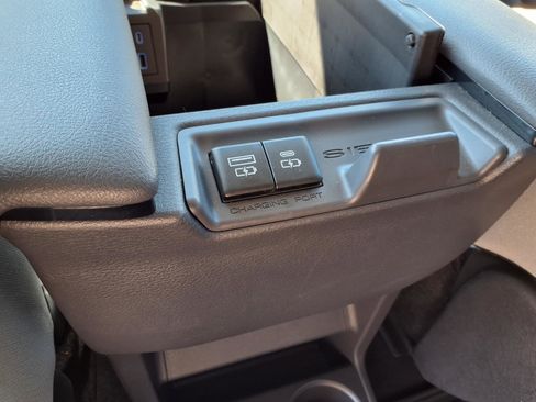 Used 2023 Toyota Sienna LE AWD/4WD image 22