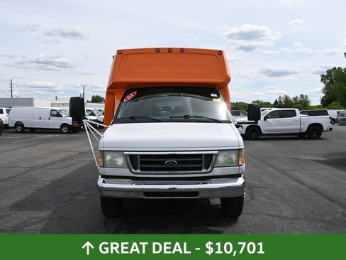 Used 2003 Ford E-450 and Econoline 450 RWD image 2
