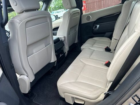 Used 2020 Land Rover Discovery SE AWD/4WD image 2