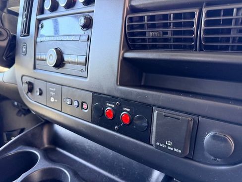Used 2015 Chevrolet Express 2500 image 17