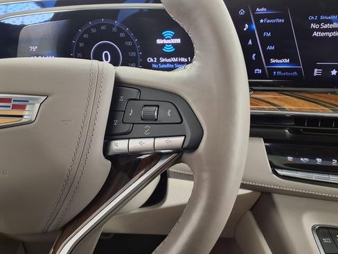 Used 2022 Cadillac Escalade Premium Luxury Platinum image 18