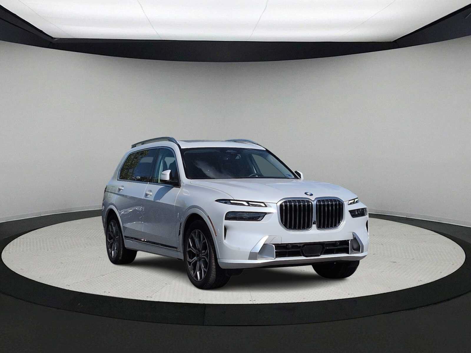 Used 2026 BMW X7 xDrive40i w/ Premium Package AWD/4WD image 2
