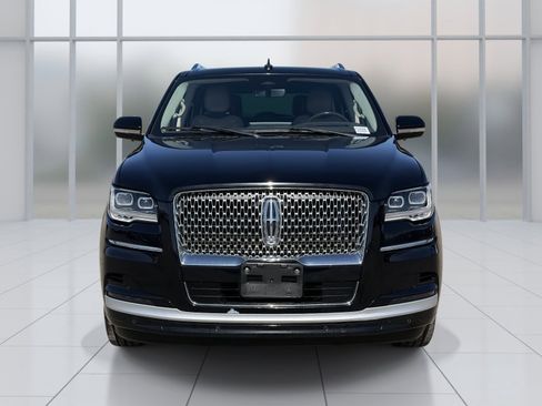 Used 2023 Lincoln Navigator Reserve image 9