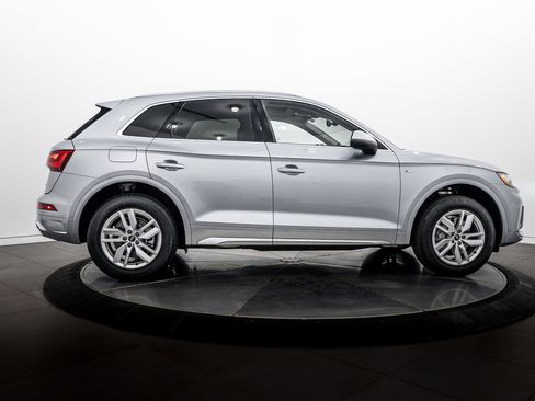 Certified 2023 Audi Q5 2.0T Premium w/ Convenience Package AWD/4WD image 3