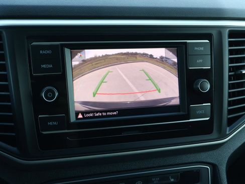 Used 2023 Volkswagen Atlas SE image 25