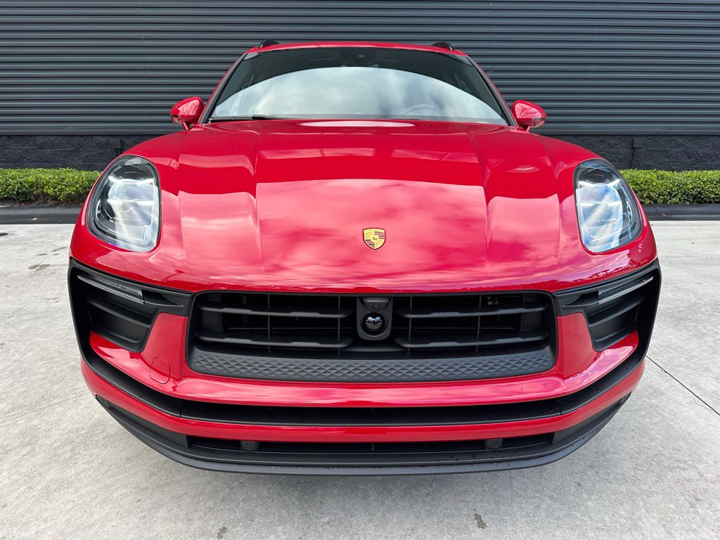 Certified 2026 Porsche Macan AWD/4WD image 8