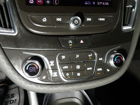 Used 2020 Chevrolet Malibu LT FWD image 12