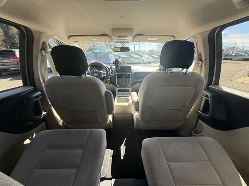 Used 2016 Dodge Grand Caravan SXT w/ UConnect Hands-Free Group FWD image 33