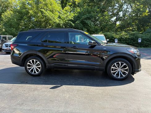 Used 2025 Ford Explorer ST-Line AWD/4WD image 7