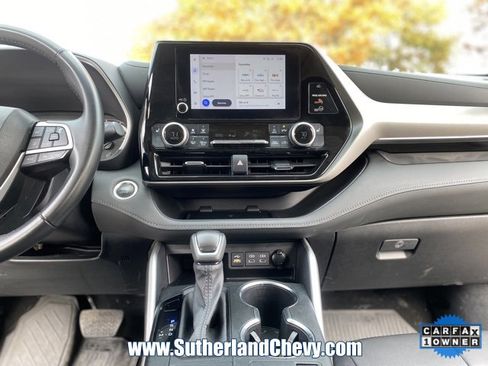 Used 2024 Toyota Highlander XLE image 24