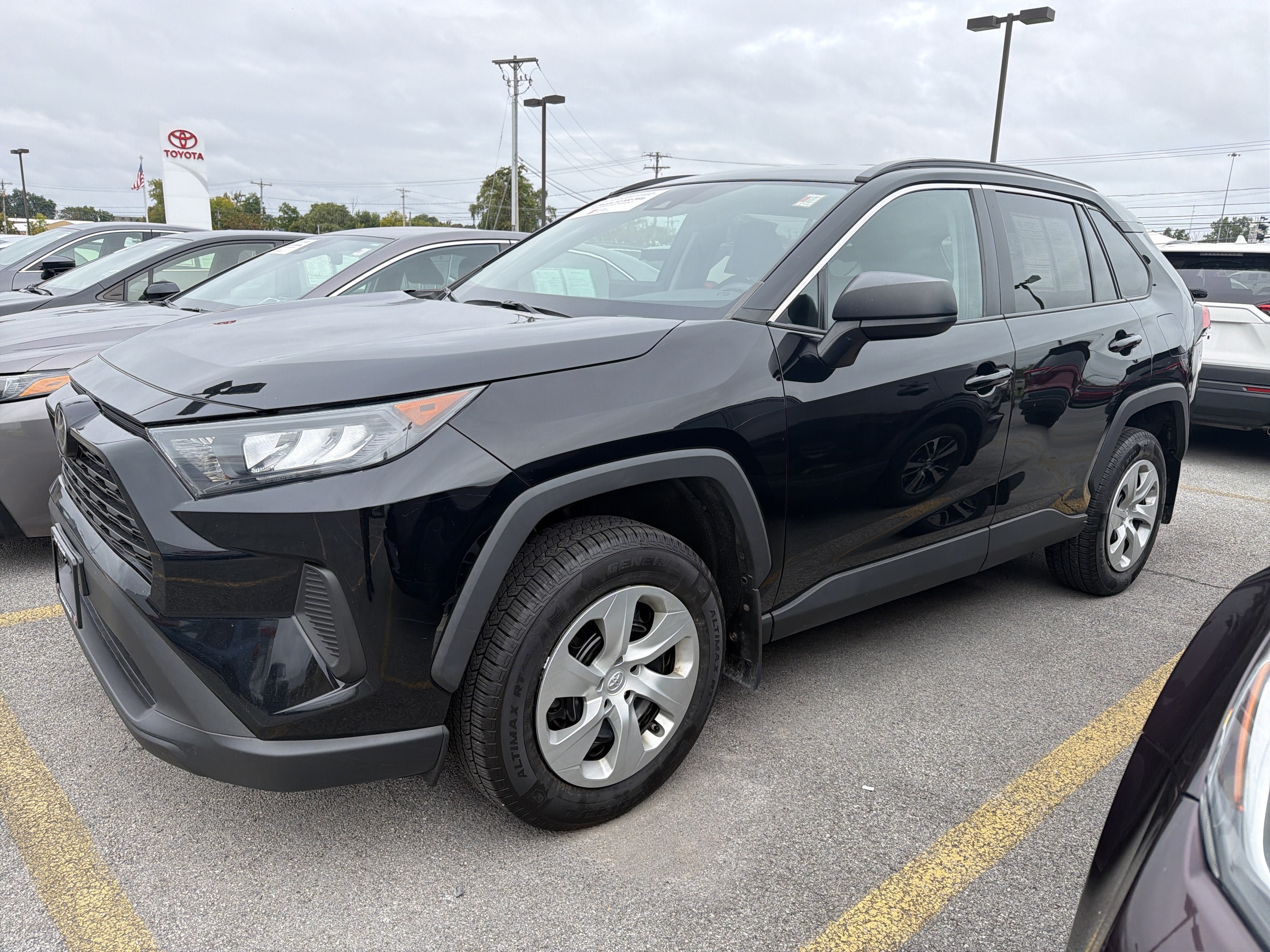 Certified 2021 Toyota RAV4 LE AWD/4WD image 4