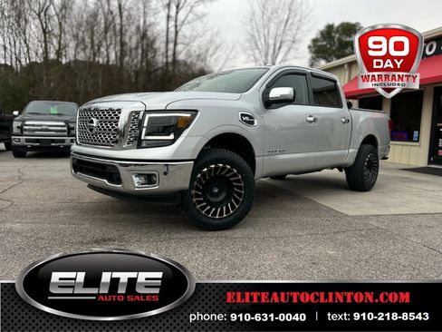 Used 2017 Nissan Titan SL image 1