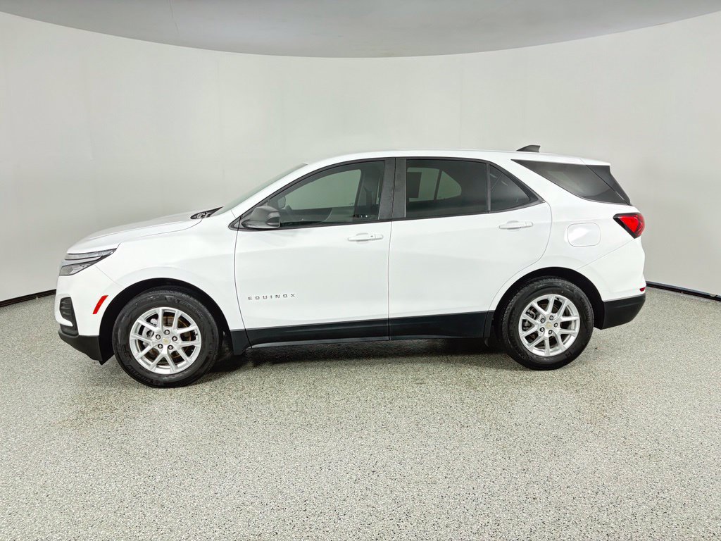 Used 2024 Chevrolet Equinox LS w/ LS Convenience Package FWD image 3