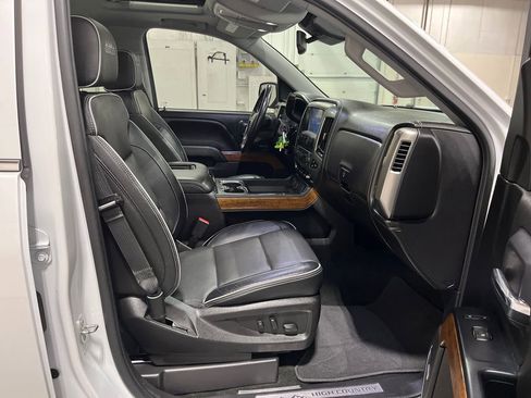 Used 2018 Chevrolet Silverado 1500 High Country image 32