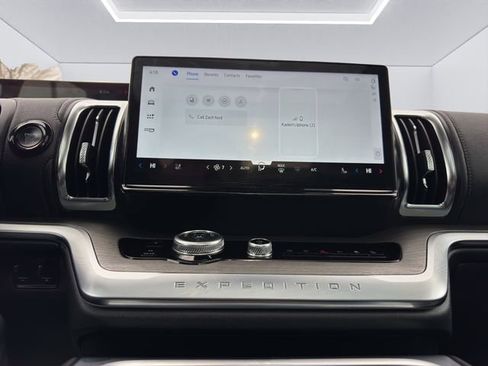 Used 2025 Ford Expedition Platinum image 16
