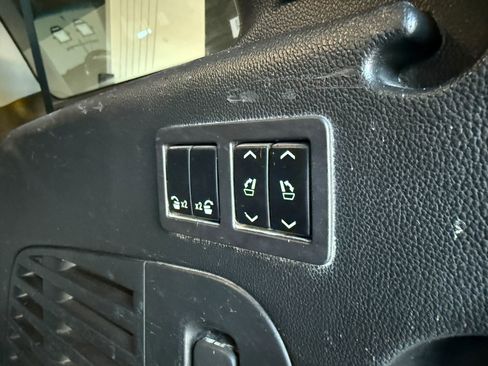 Used 2018 Chevrolet Suburban Premier AWD/4WD image 29
