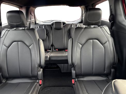 New 2026 Chrysler Pacifica Select image 17