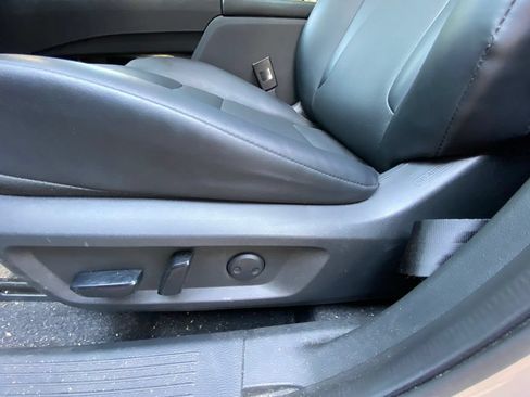 Used 2024 Nissan Rogue SV w/ SV Premium Package AWD/4WD image 11