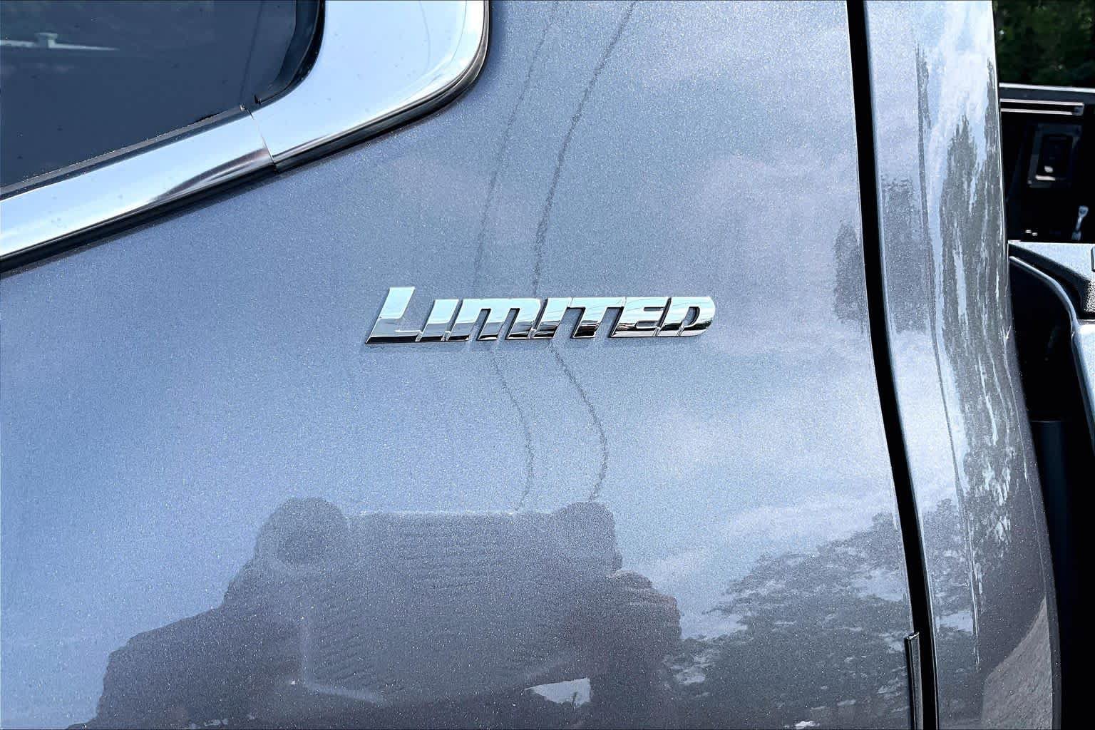 Used 2024 Toyota Tundra Limited AWD/4WD image 18