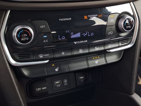 Used 2019 Hyundai Santa Fe Limited AWD/4WD image 22