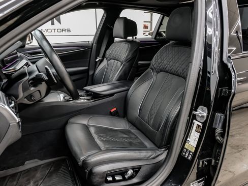 Used 2023 BMW M550i xDrive w/ Executive Package image 37