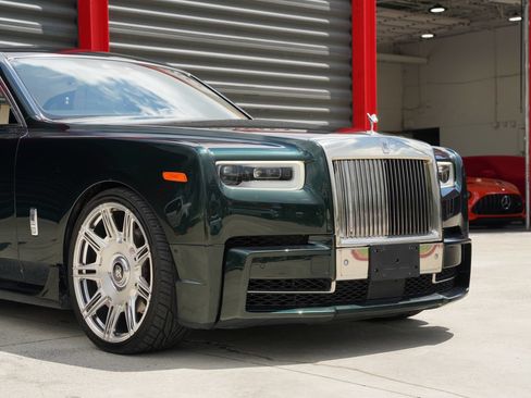 Used 2022 Rolls-Royce Phantom Sedan RWD image 3