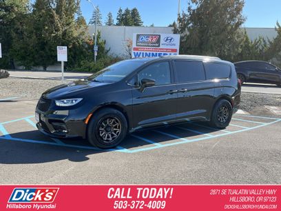 Used 2024 Chrysler Pacifica Limited w/ S Appearance Package