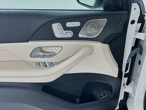 Used 2023 Mercedes-Benz GLS 450 4MATIC image 19