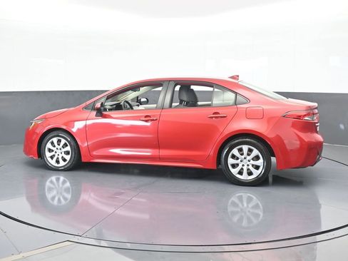 Used 2020 Toyota Corolla LE image 3