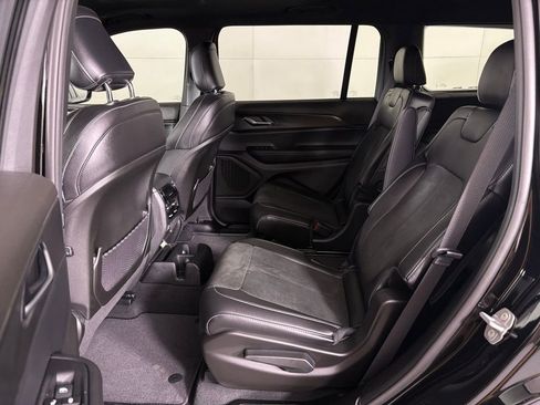 New 2025 Jeep Grand Cherokee L Altitude image 38