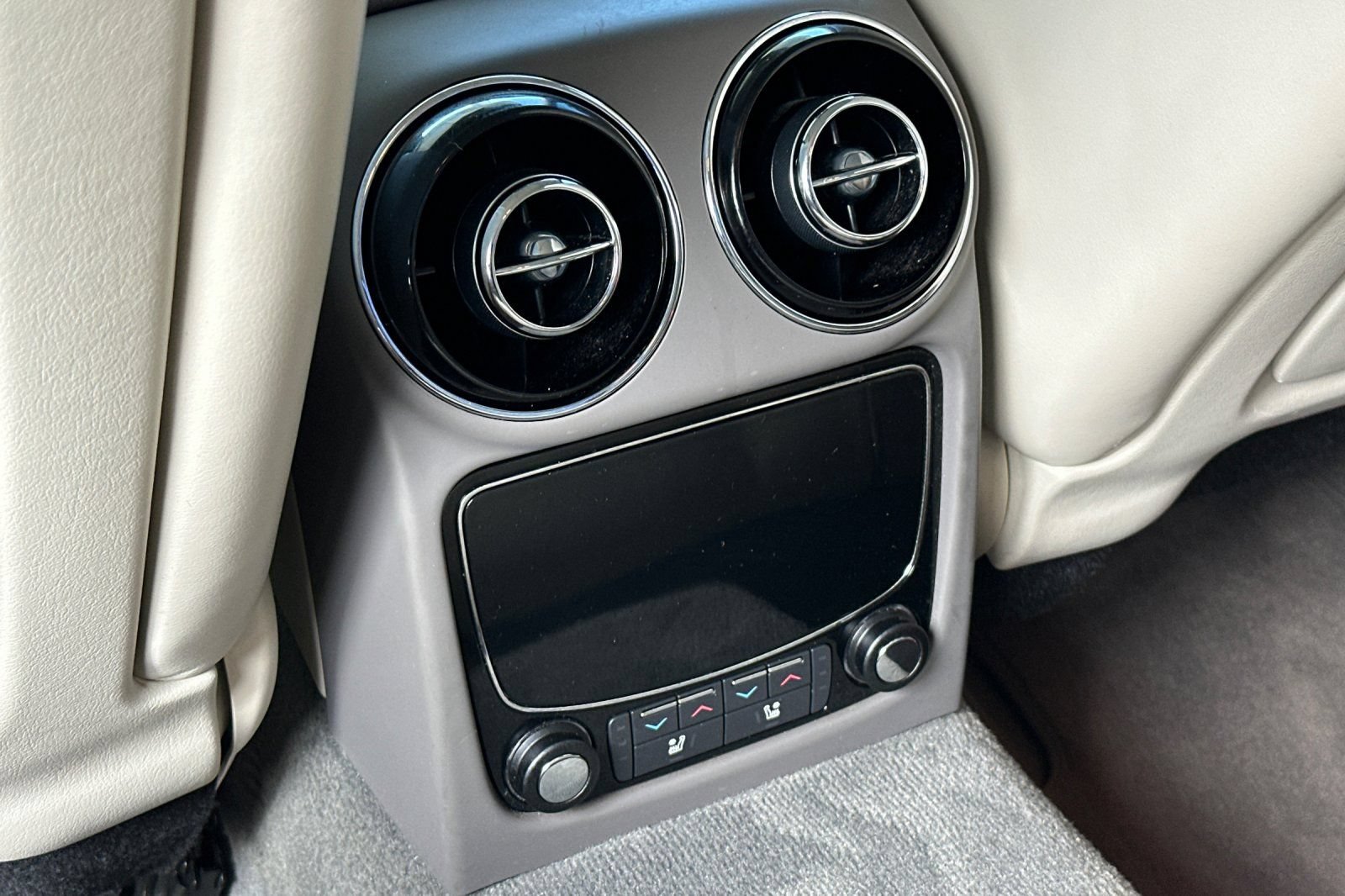 Used 2016 Jaguar XJ R-Sport RWD image 15