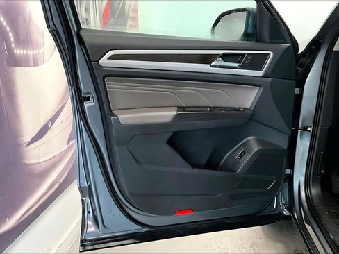 Used 2023 Volkswagen Atlas SE w/ Panoramic Sunroof Package image 23