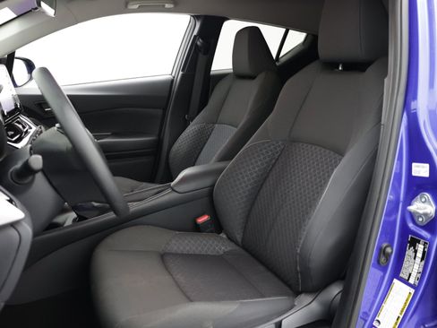 Used 2020 Toyota C-HR LE FWD image 13