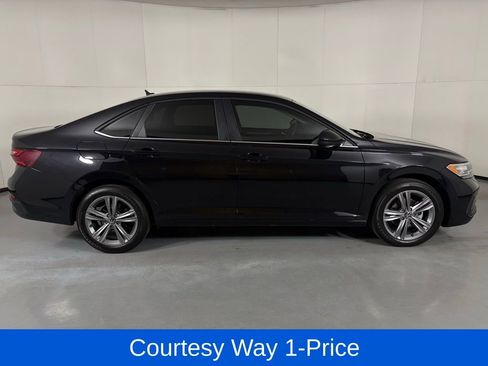 Used 2024 Volkswagen Jetta SE FWD image 11
