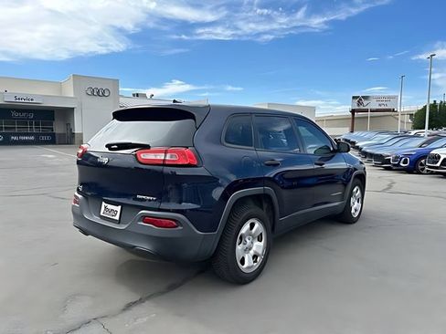 Used 2015 Jeep Cherokee Sport FWD image 3