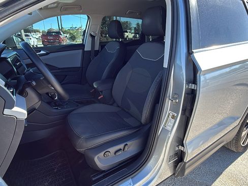 Used 2023 Volkswagen Taos SE image 12