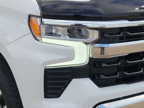Used 2025 Chevrolet Silverado 1500 LT AWD/4WD image 9