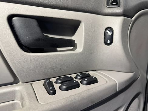 Used 2007 Ford Taurus SE FWD image 8