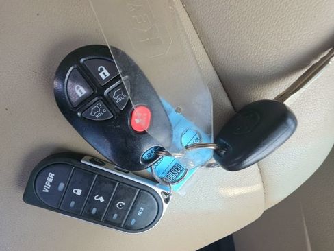 Used 2013 Toyota Highlander SE AWD/4WD image 34