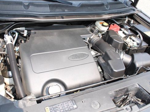 Used 2016 Ford Explorer XLT w/ Equipment Group 202A AWD/4WD image 26