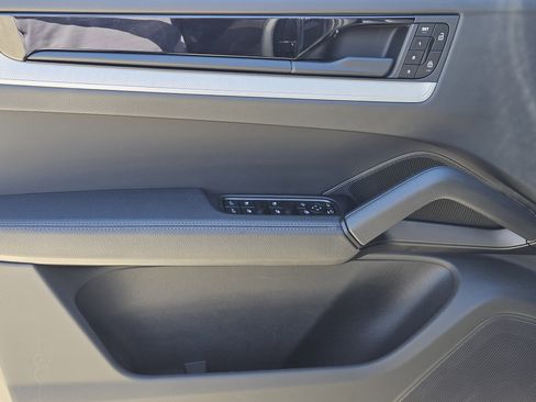 Certified 2026 Porsche Cayenne Coupe image 22