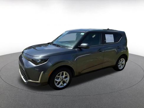 Used 2025 Kia Soul LX w/ LX Technology Package FWD image 8