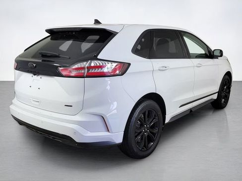 Used 2024 Ford Edge SE w/ Black Appearance Package AWD/4WD image 3
