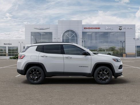 New 2026 Jeep Compass Latitude image 21