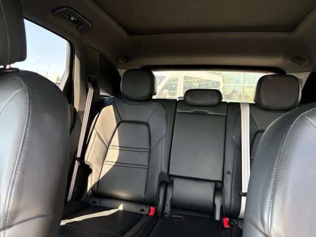 Used 2023 Porsche Cayenne Platinum Edition AWD/4WD image 18