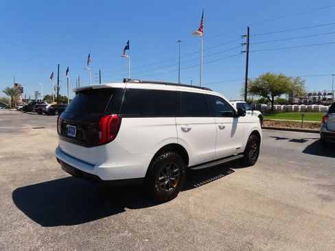 Used 2025 Ford Expedition Tremor image 9