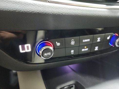 Used 2020 Buick Enclave Essence FWD image 21