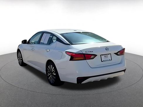 Used 2025 Nissan Altima 2.5 SV FWD image 11